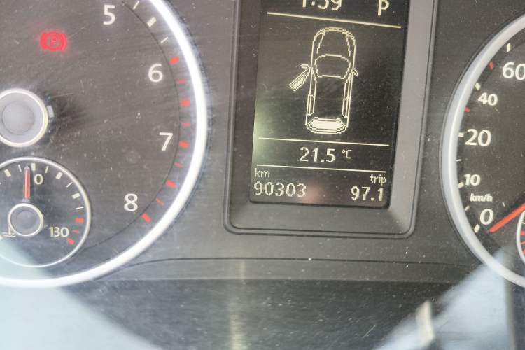 Used Volkswagen Tiguan 2016 300TSI Automatic Two-Wheel Drive Trend Edition Odometer Close Up