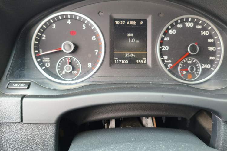 Used Volkswagen Tiguan 2016 300TSI Automatic Two-Wheel Drive Luxury Edition Odometer Close Up
