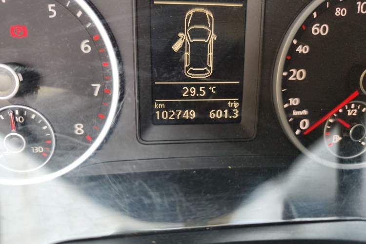 Used Volkswagen Tiguan 2016 300TSI Manual Two-Wheel Drive Trend Edition Odometer Close Up