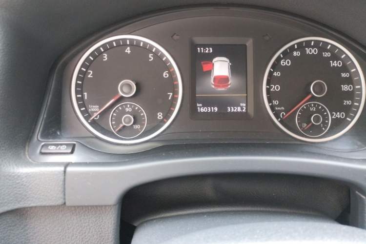 Used Volkswagen Tiguan 2016 330TSI Automatic All-Wheel-Drive Flagship Edition Odometer Close Up