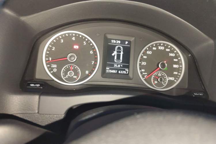 Used Volkswagen Tiguan 2016 300TSI Automatic Two-Wheel Drive Comfort Edition Odometer Close Up