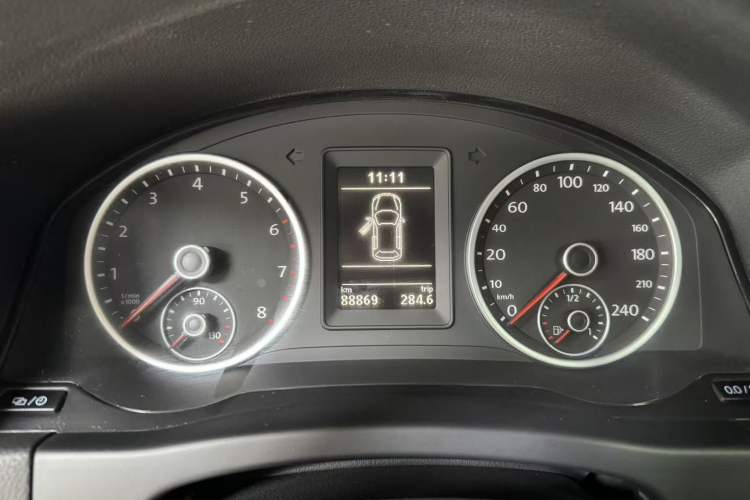 Used Volkswagen Tiguan 2016 280TSI Automatic Two-Wheel Drive Silk Road Comfort Edition Odometer Close Up