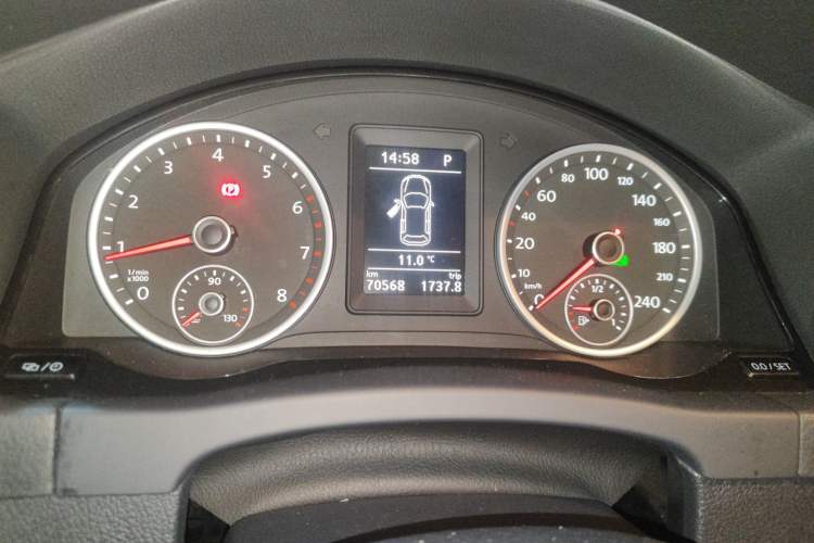 Used Volkswagen Tiguan 2016 300TSI Automatic Two-Wheel Drive Trend Edition Odometer Close Up