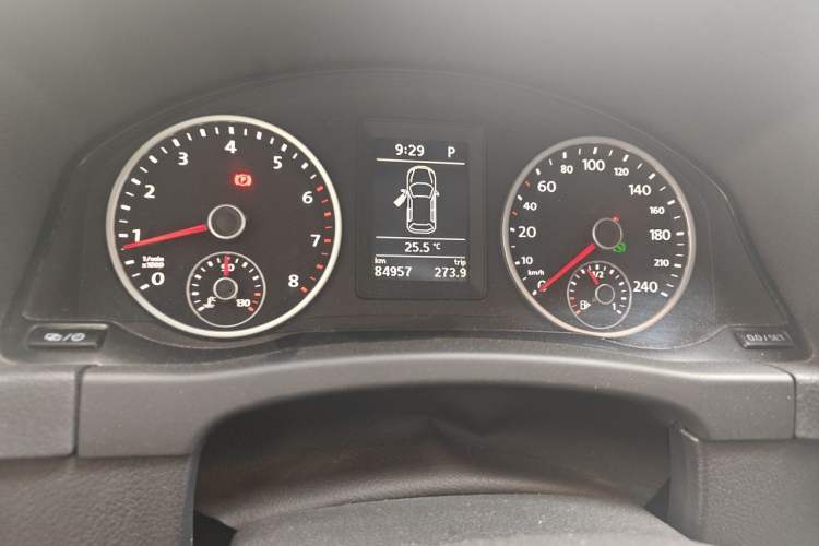 Used Volkswagen Tiguan 2016 300TSI Automatic Two-Wheel Drive Comfort Edition Odometer Close Up