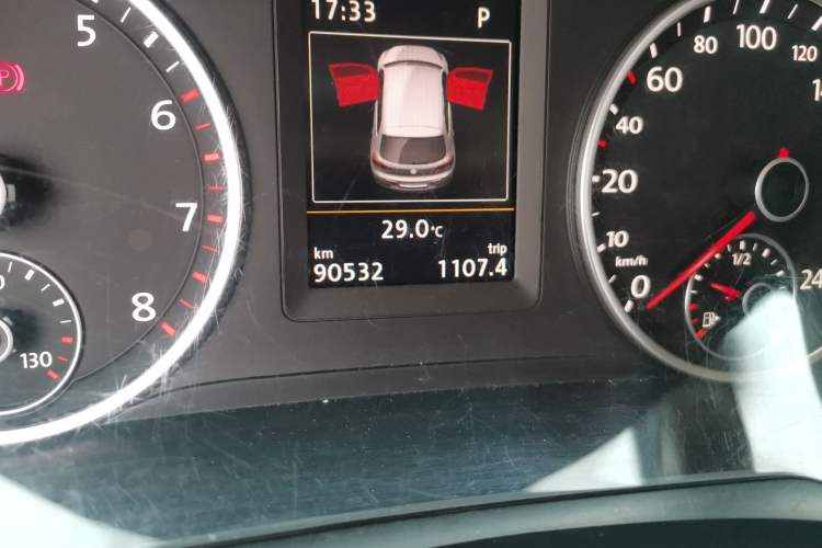 Used Volkswagen Tiguan 2016 300TSI Automatic Two-Wheel Drive Luxury Edition Odometer Close Up