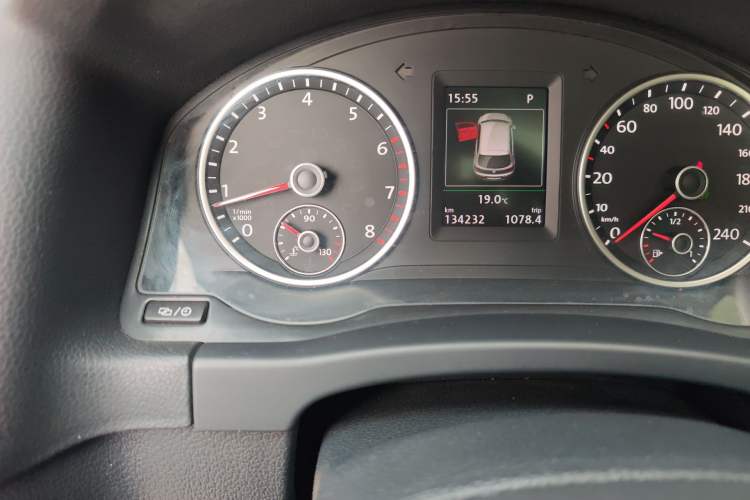 Used Volkswagen Tiguan 2016 300TSI Automatic All-Wheel Drive Luxury Edition Odometer Close Up