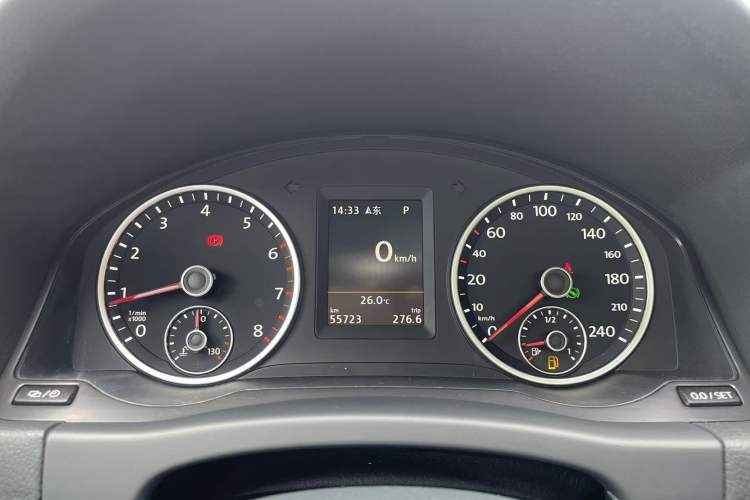Used Volkswagen Tiguan 2016 300TSI Automatic All-Wheel Drive Luxury Edition Odometer Close Up