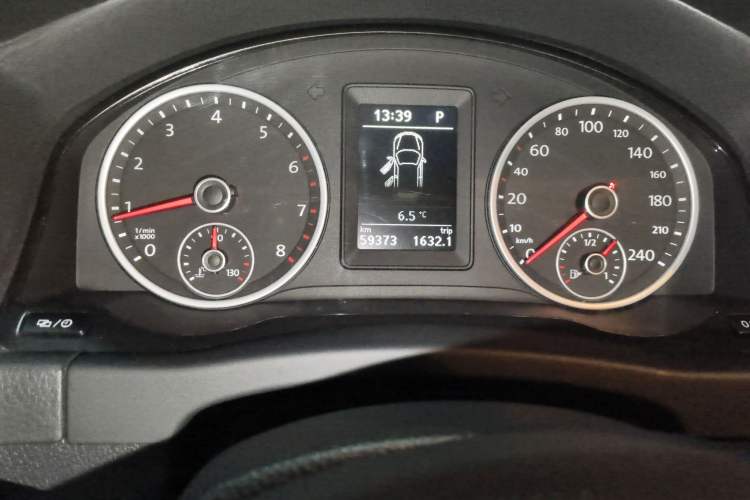 Used Volkswagen Tiguan 2016 300TSI Automatic All-Wheel Drive Fashion Vision Edition Odometer Close Up