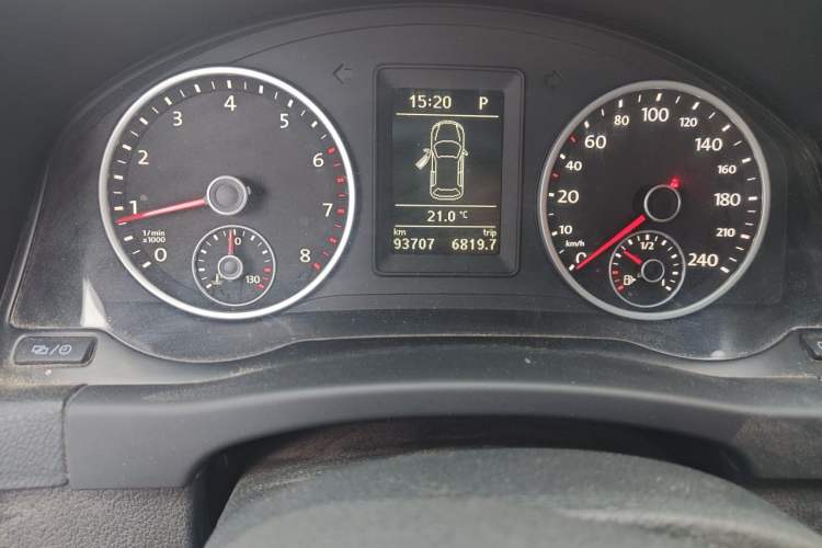 Used Volkswagen Tiguan 2016 300TSI Automatic Two-Wheel Drive Comfort Edition Odometer Close Up