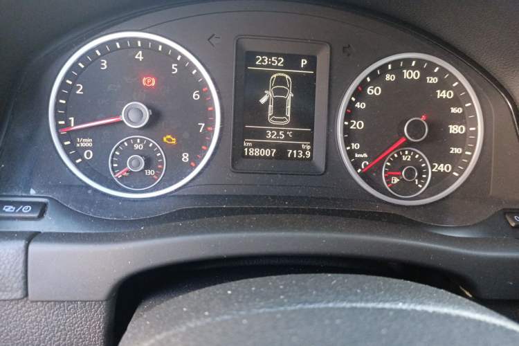Used Volkswagen Tiguan 2016 300TSI Automatic Two-Wheel Drive Trend Edition Odometer Close Up
