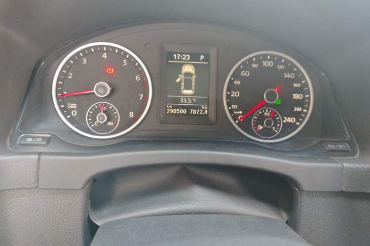 Used Volkswagen Tiguan 2016 280TSI Automatic Two-Wheel-Drive Silk Road Style Edition Odometer Close Up