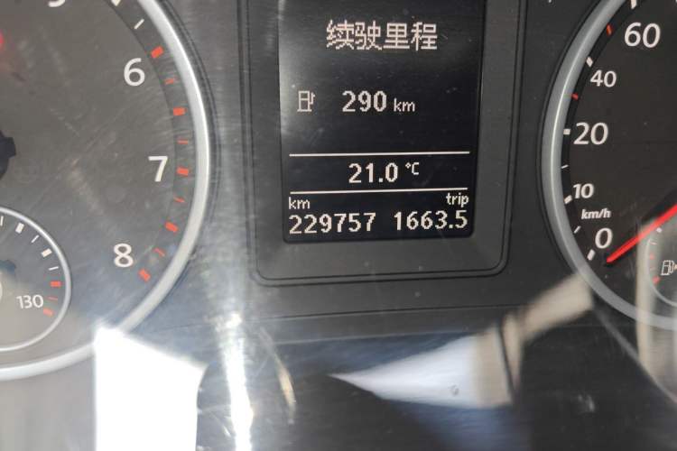 Used Volkswagen Tiguan 2016 300TSI Automatic Two-Wheel Drive Comfort Edition Odometer Close Up