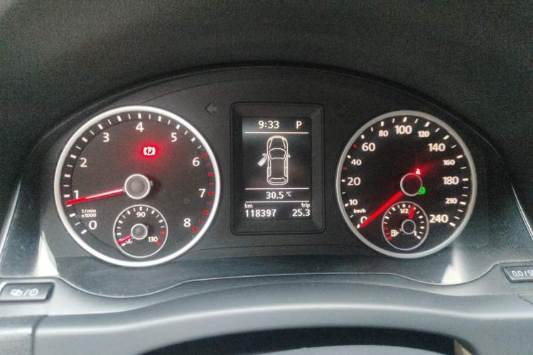 Used Volkswagen Tiguan 2016 300TSI Automatic Two-Wheel Drive Comfort Edition Odometer Close Up