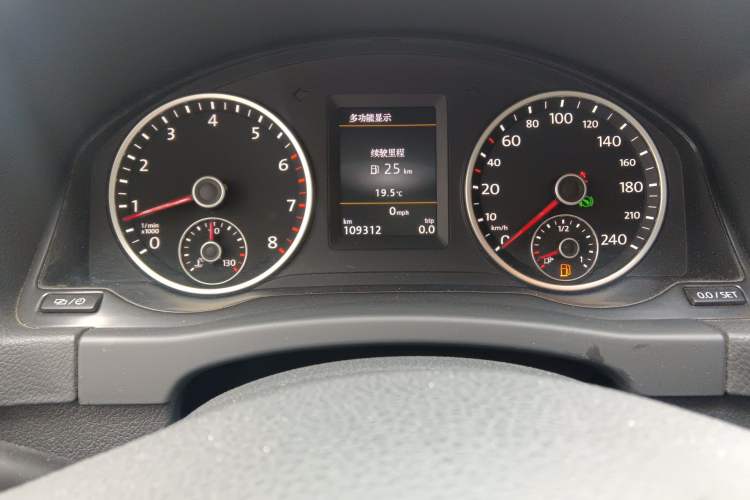 Used Volkswagen Tiguan 2016 300TSI Automatic All-Wheel Drive Luxury Edition Odometer Close Up