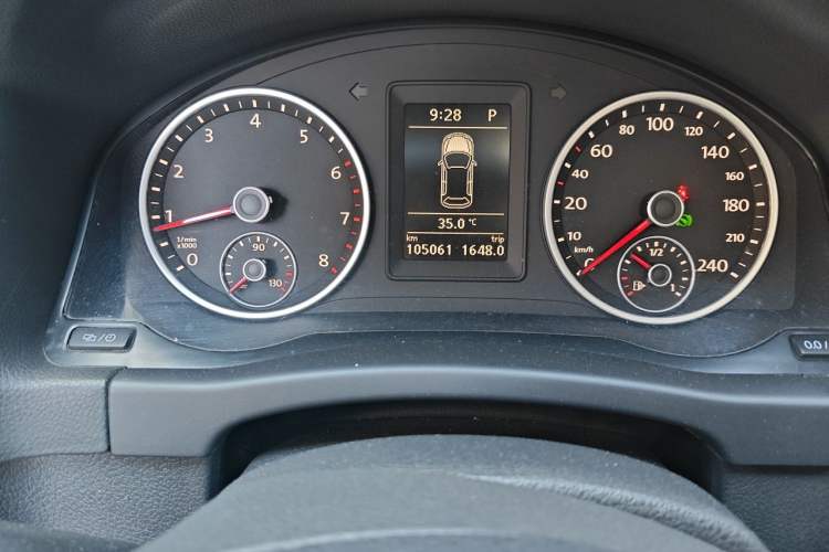 Used Volkswagen Tiguan 2016 280TSI Automatic Two-Wheel Drive Silk Road Comfort Edition Odometer Close Up