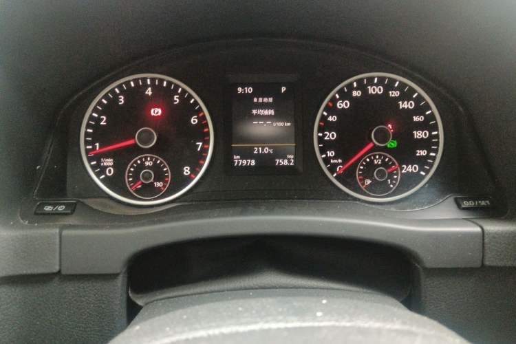 Used Volkswagen Tiguan 2016 300TSI Automatic All-Wheel Drive Luxury Edition Odometer Close Up