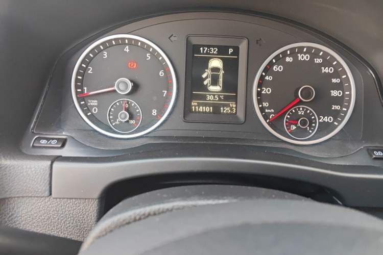 Used Volkswagen Tiguan 2016 280TSI Automatic Two-Wheel-Drive Silk Road Style Edition Odometer Close Up