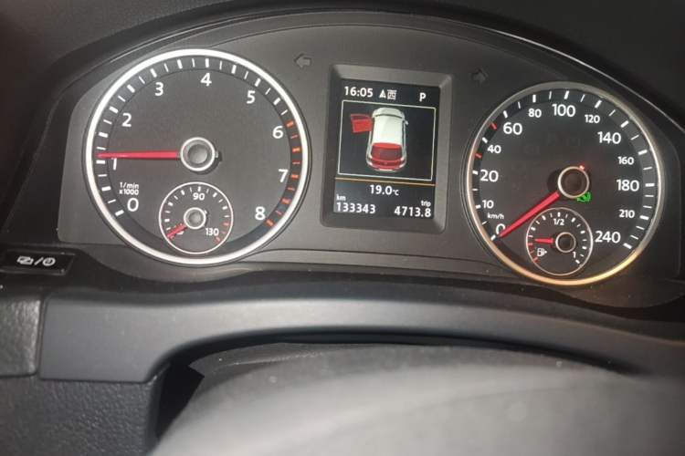 Used Volkswagen Tiguan 2016 300TSI Automatic Two-Wheel Drive Luxury Edition Odometer Close Up
