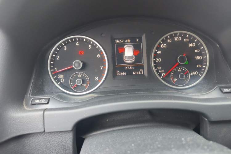 Used Volkswagen Tiguan 2016 300TSI Automatic All-Wheel Drive Luxury Edition Odometer Close Up