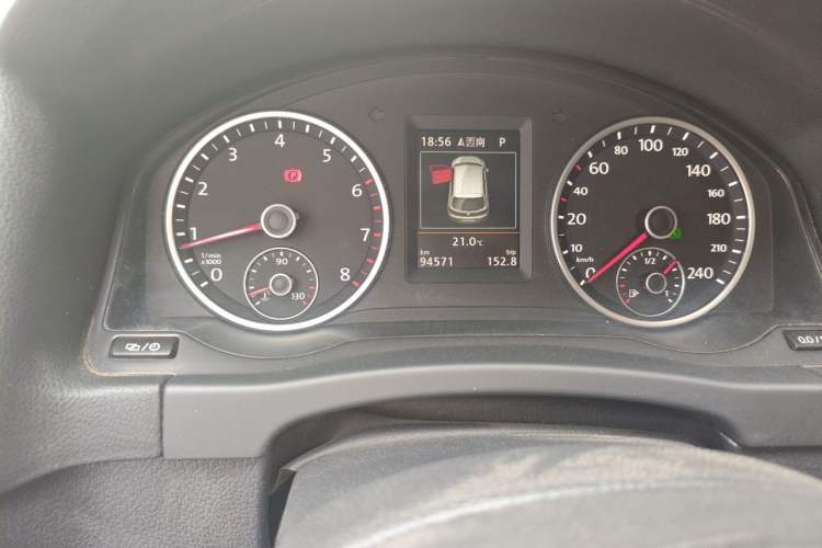 Used Volkswagen Tiguan 2016 330TSI Automatic All-Wheel Drive Luxury Edition Odometer Close Up