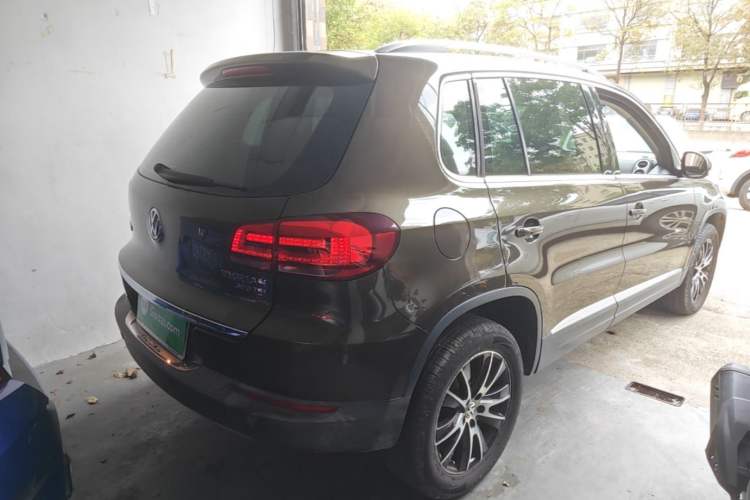Used Volkswagen Tiguan 2016 300TSI Automatic Two-Wheel Drive Luxury Edition Rear Right 45 Deg