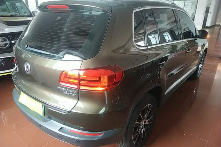 Used Volkswagen Tiguan 2016 300TSI Automatic Two-Wheel Drive Luxury Edition Rear Right 45 Deg