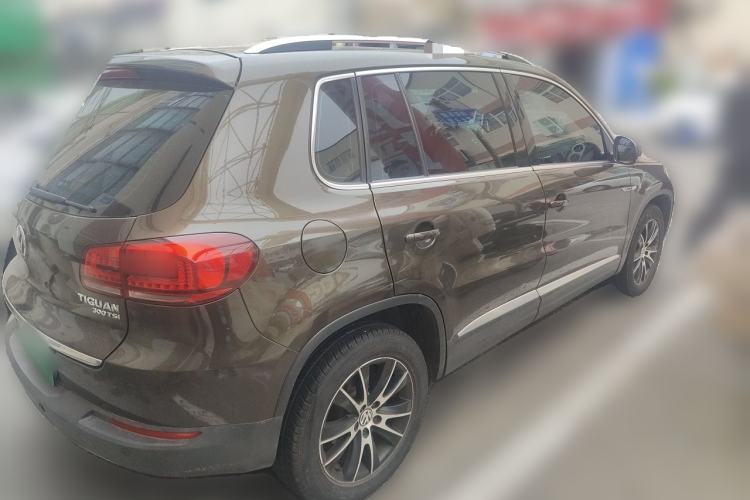 Used Volkswagen Tiguan 2016 300TSI Automatic All-Wheel Drive Luxury Edition Rear Right 45 Deg