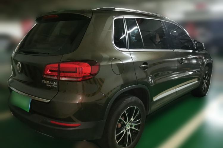 Used Volkswagen Tiguan 2016 300TSI Automatic Two-Wheel Drive Luxury Edition Rear Right 45 Deg