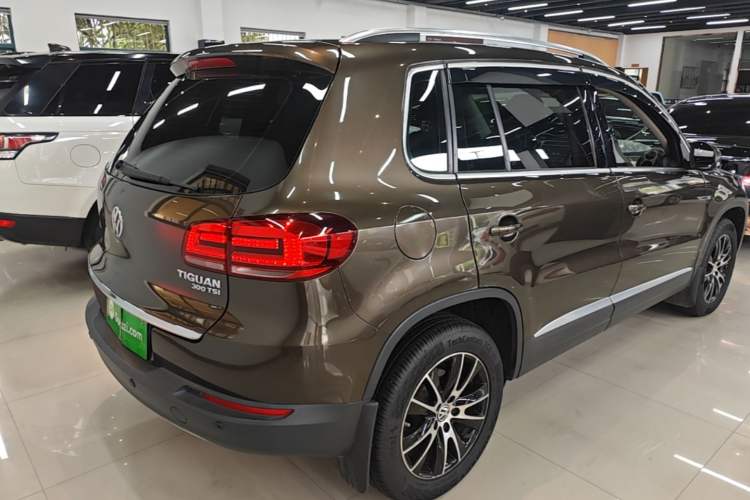 Used Volkswagen Tiguan 2016 300TSI Automatic All-Wheel Drive Luxury Edition Rear Right 45 Deg