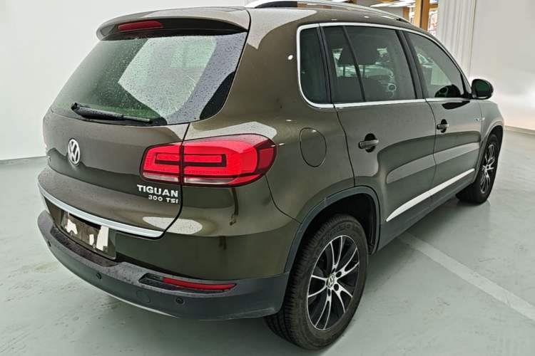 Used Volkswagen Tiguan 2016 300TSI Automatic All-Wheel Drive Luxury Edition Rear Right 45 Deg