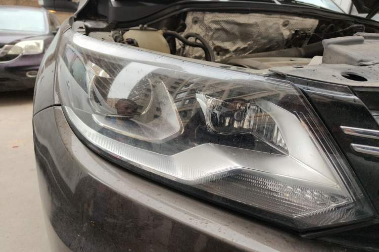 Used Volkswagen Tiguan 2016 300TSI Automatic All-Wheel Drive Luxury Edition Right Front Headlight