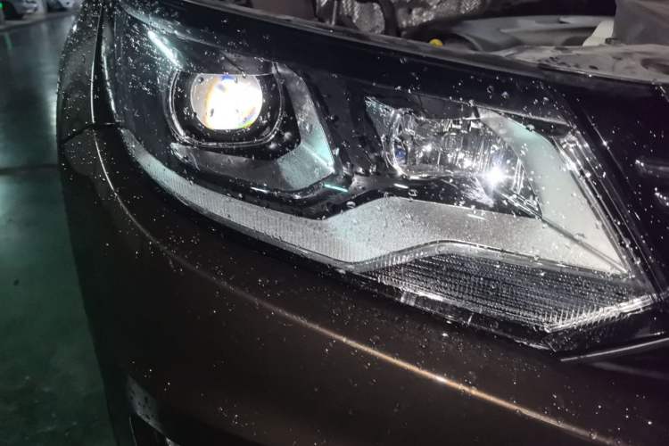 Used Volkswagen Tiguan 2016 300TSI Automatic All-Wheel Drive Fashion Vision Edition Right Front Headlight