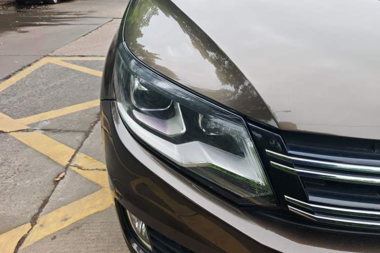 Used Volkswagen Tiguan 2016 300TSI Automatic All-Wheel Drive Luxury Edition Right Front Headlight