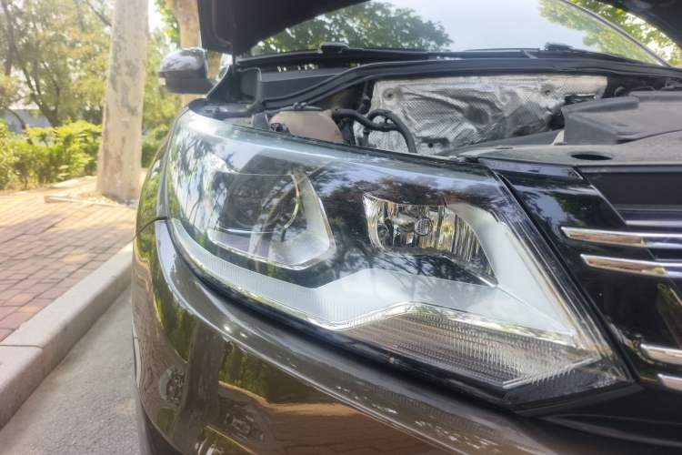 Used Volkswagen Tiguan 2016 300TSI Automatic Two-Wheel Drive Comfort Edition Right Front Headlight