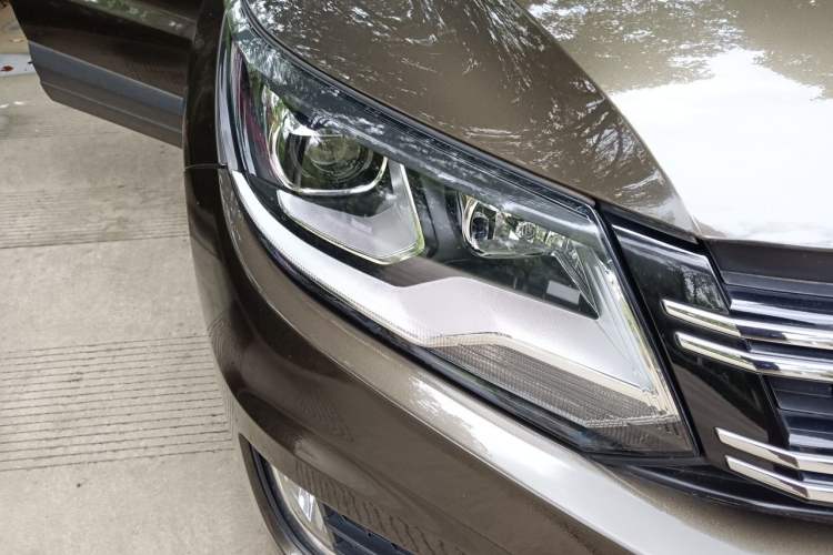 Used Volkswagen Tiguan 2016 280TSI Automatic Two-Wheel Drive Silk Road Comfort Edition Right Front Headlight
