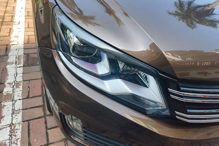 Used Volkswagen Tiguan 2016 300TSI Automatic All-Wheel Drive Luxury Edition Right Front Headlight