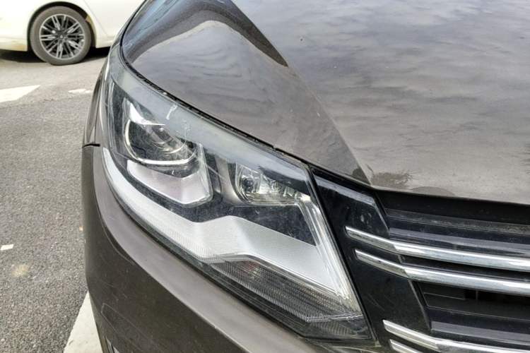 Used Volkswagen Tiguan 2016 300TSI Automatic All-Wheel Drive Luxury Edition Right Front Headlight
