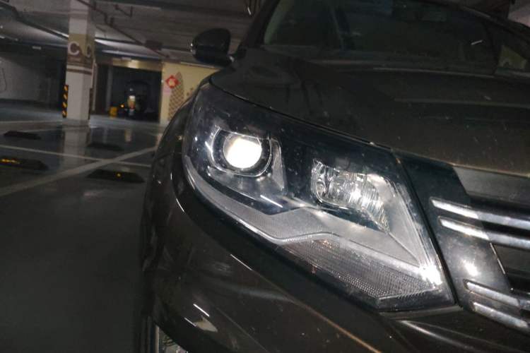 Used Volkswagen Tiguan 2016 300TSI Automatic Two-Wheel Drive Trend Edition Right Front Headlight