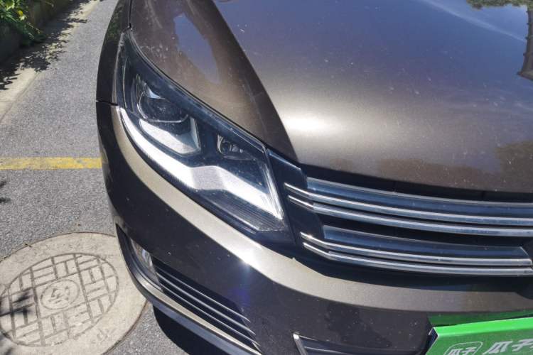Used Volkswagen Tiguan 2016 300TSI Automatic All-Wheel Drive Luxury Edition Right Front Headlight