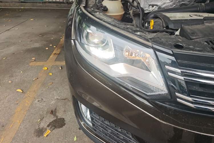 Used Volkswagen Tiguan 2016 300TSI Automatic Two-Wheel Drive Luxury Edition Right Front Headlight