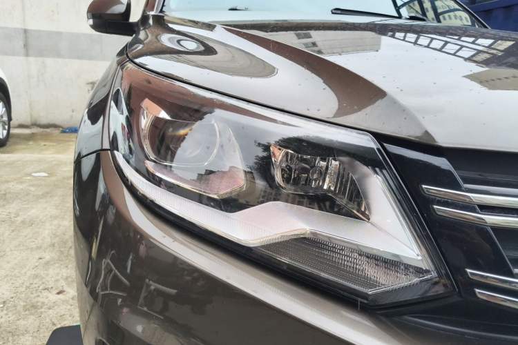 Used Volkswagen Tiguan 2016 280TSI Automatic Two-Wheel-Drive Silk Road Style Edition Right Front Headlight