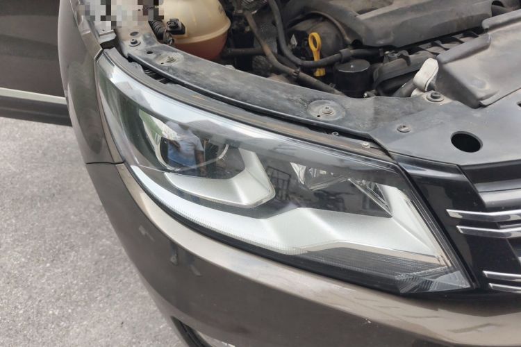 Used Volkswagen Tiguan 2016 300TSI Automatic All-Wheel Drive Luxury Edition Right Front Headlight