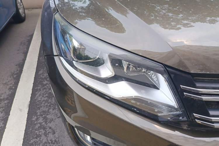 Used Volkswagen Tiguan 2016 280TSI Automatic Two-Wheel Drive Silk Road Comfort Edition Right Front Headlight