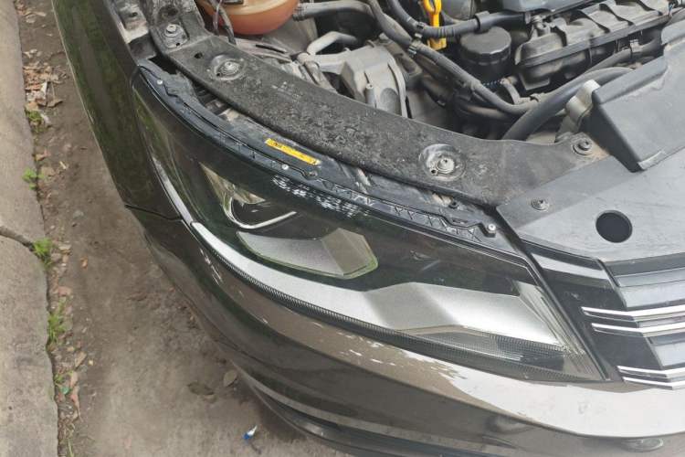Used Volkswagen Tiguan 2016 330TSI Automatic All-Wheel Drive Luxury Edition Right Front Headlight