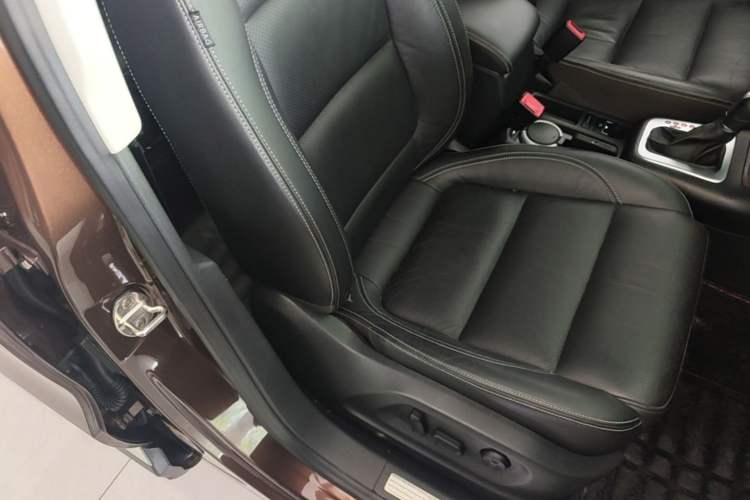 Used Volkswagen Tiguan 2016 300TSI Automatic All-Wheel Drive Luxury Edition Right Front Seat