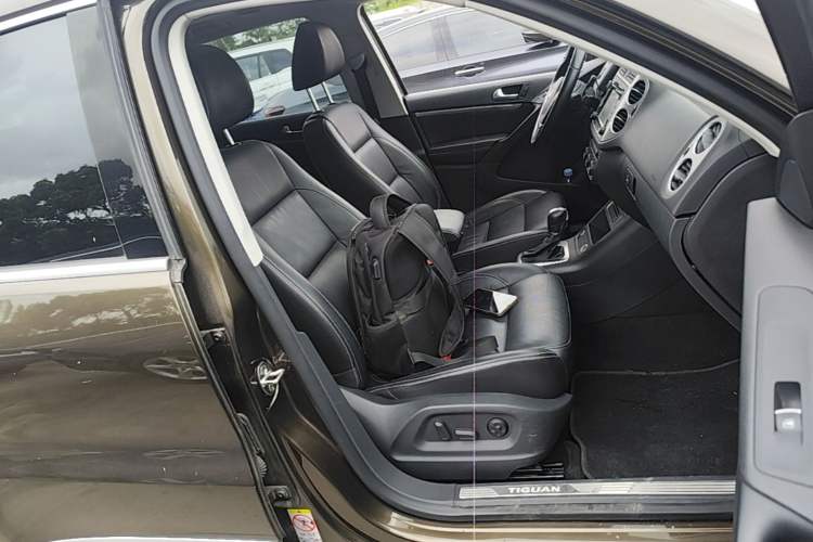 Used Volkswagen Tiguan 2016 300TSI Automatic All-Wheel Drive Luxury Edition Right Front Seat