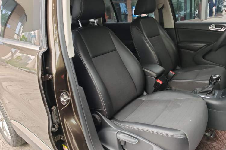 Used Volkswagen Tiguan 2016 280TSI Automatic Two-Wheel-Drive Silk Road Style Edition Right Front Seat