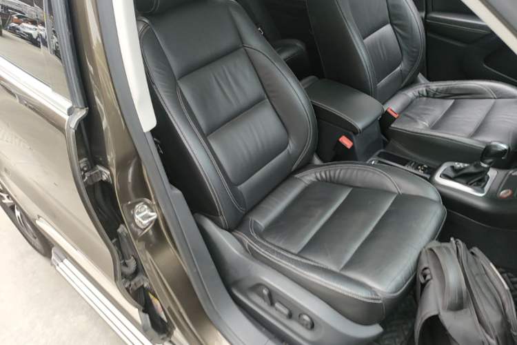 Used Volkswagen Tiguan 2016 300TSI Automatic All-Wheel Drive Luxury Edition Right Front Seat