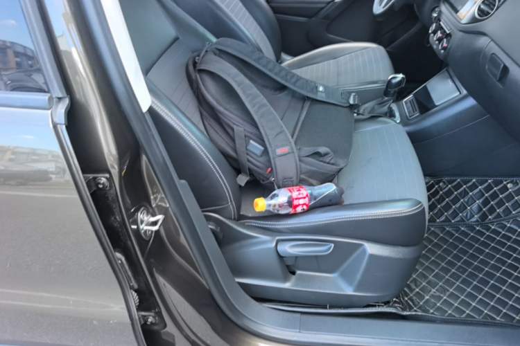 Used Volkswagen Tiguan 2016 280TSI Automatic Two-Wheel-Drive Silk Road Style Edition Right Front Seat