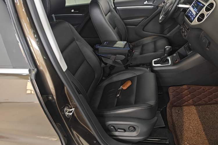 Used Volkswagen Tiguan 2016 300TSI Automatic All-Wheel Drive Luxury Edition Right Front Seat